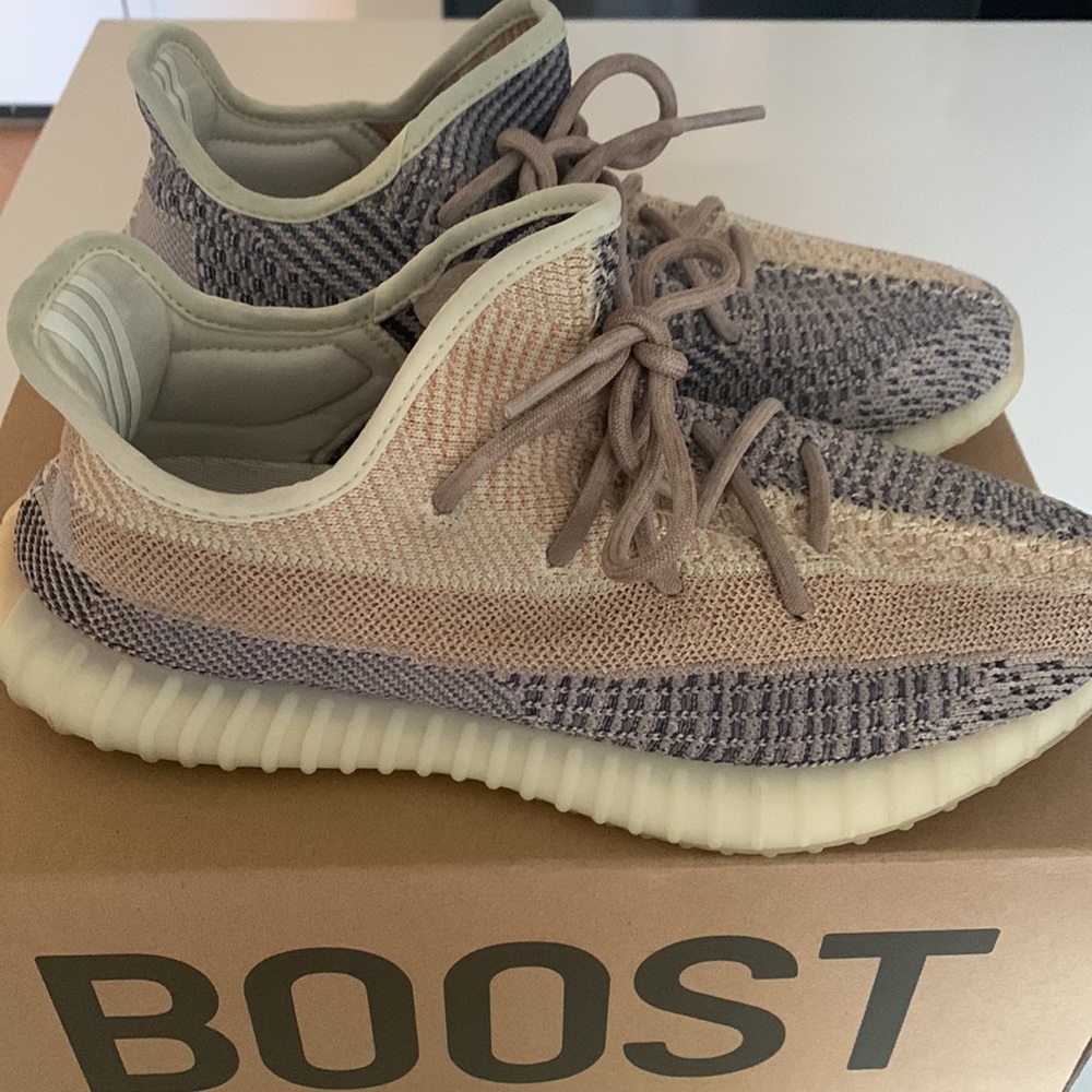 Like New Yeezy Boost 350. Only worn twice. Great Condition. / Ashpea